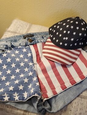 Forever 21 Womens' Navy & Red Star Shorts Sz 14 & American Flag Cap
